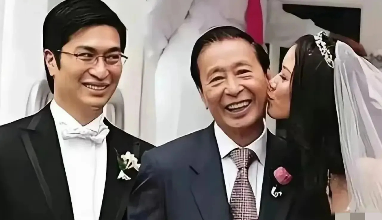 徐子淇老公李家诚被曝有私生子











豪门秘辛惊爆眼球！千亿媳妇徐