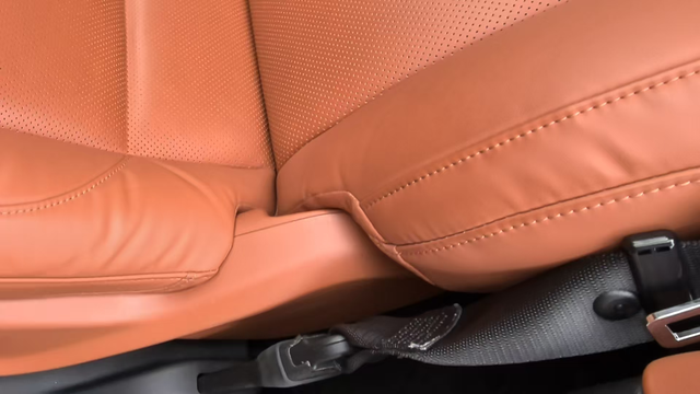 23款L8座椅变形严重
前排座椅褶皱严重，去售后处理让用熨斗烫，烫了2次一点效果