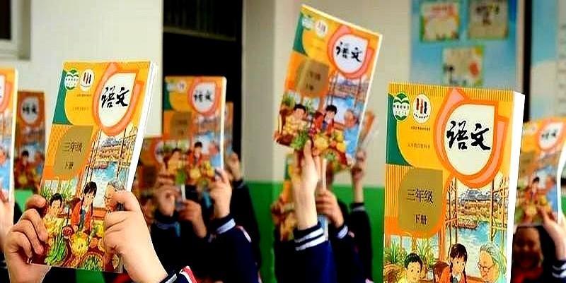 张雪峰说：
有一种绝望叫
你的孩子读的小学是你读过的小学
你的孩子读的初中是你读