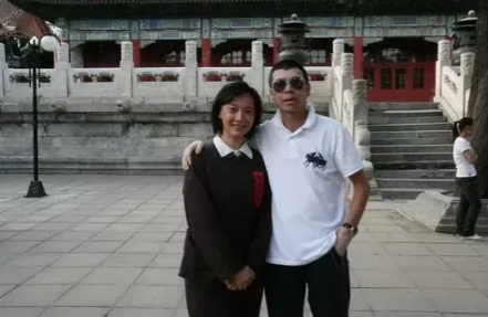 2006年，冯小刚拍《集结号》，女主演确定让陈数出演，然而电影刚开拍五天，陈数却