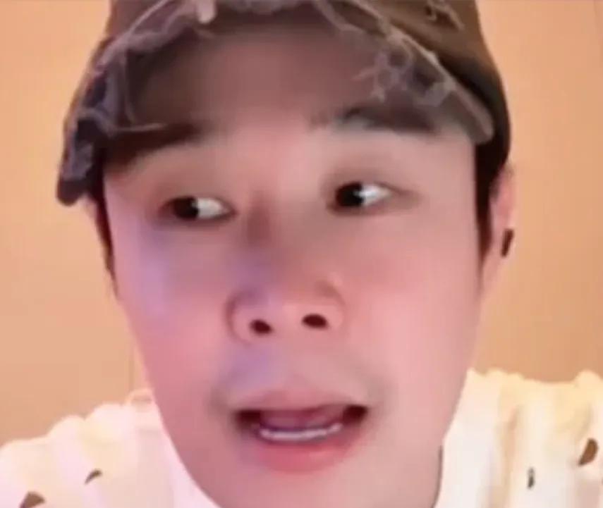 以前总觉得网红火，不是靠颜值就是靠搞怪，直到刷到美美桑内，才发现火得另有门道。