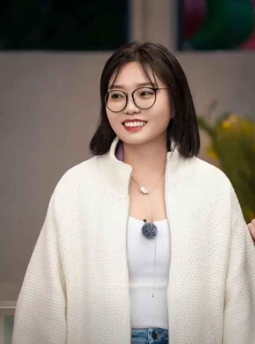 都散了吧，别凑热闹了，李雪琴老谢咋回事很明显的。

李雪琴是啥人？2013年辽宁