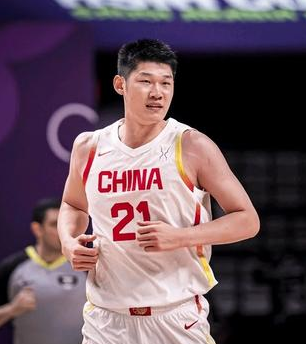 中国男篮球员胡金秋：郭士强把一切都扛在他的肩上，我们还有什么可怕的呢？中国男篮球