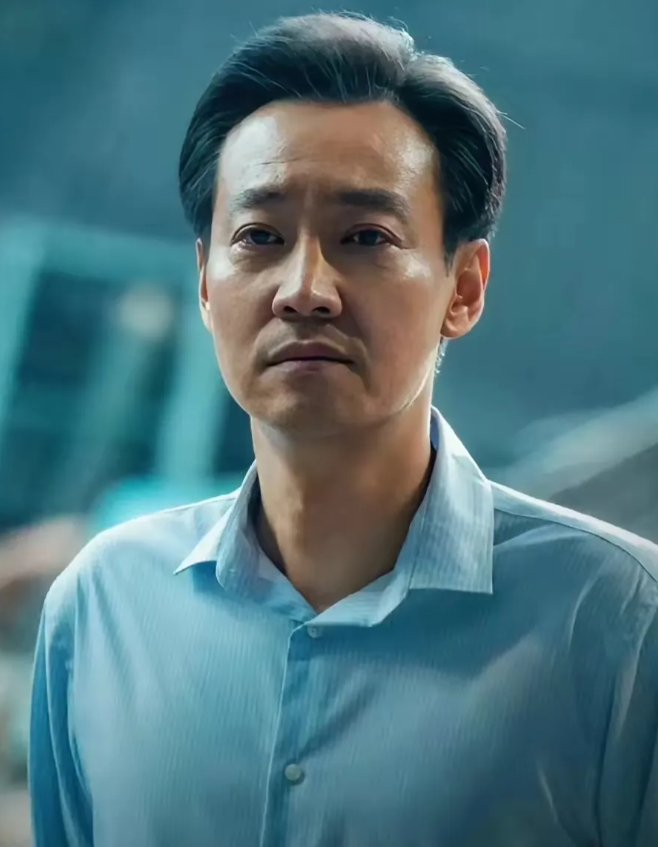 辛柏青的父母非常喜欢儿媳媛媛，因为媛媛总是很关心他们。可是如今，媛媛永远离开了他