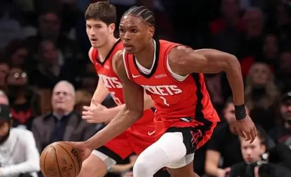 火箭最不攻守均衡的只有两位球员，分别是阿门和谢泼德，阿门的攻守不均衡，主要是进攻