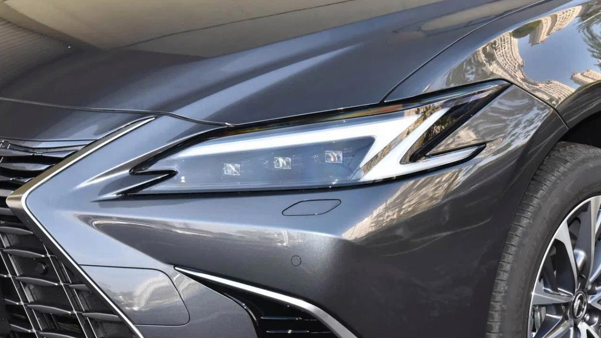 车长近5m，气场不输A6L，搭配2.0L+CVT，落地不到25万起