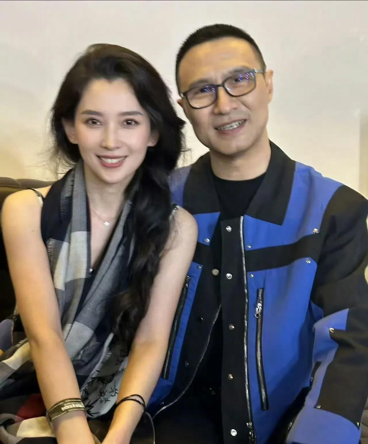 汪峰可真够爷们！直接晒出和森林北的合照来辟谣，大声告诉大家：
“我俩好着呢，别被