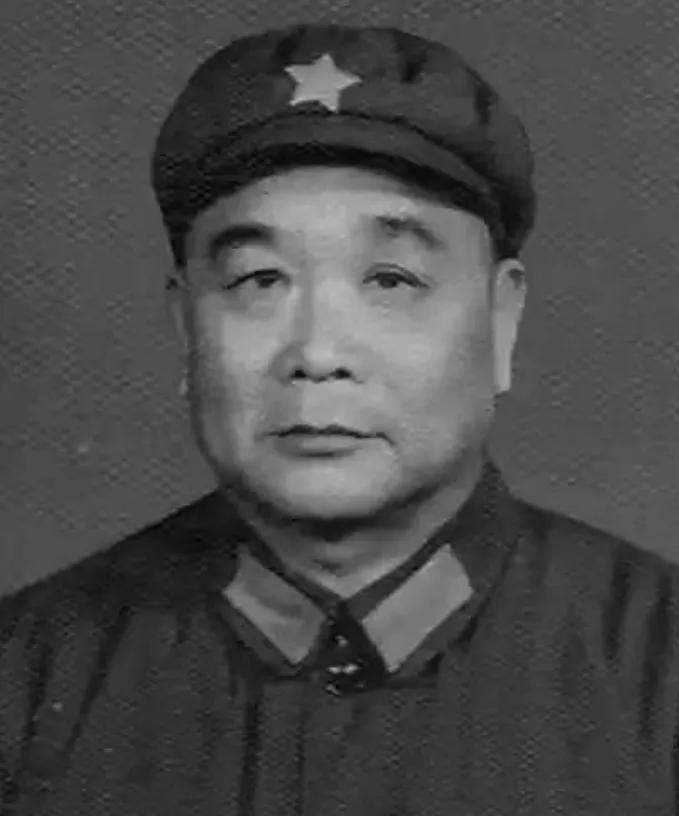 1950 年恩施迷雾：那通蹊跷的电话，藏着剿匪战场最险的弯
碎石路把卡车颠得像片