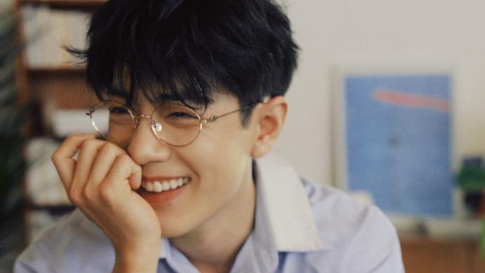 肖战被曝手臂上有伤口，工作室精修图P掉该伤痕