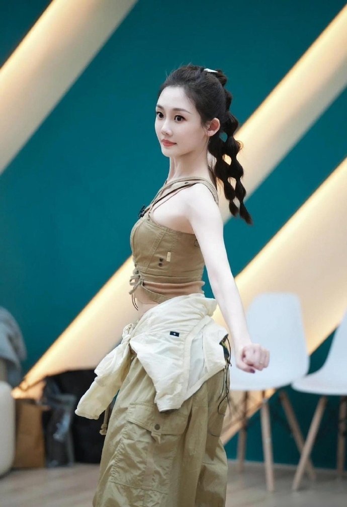 苗苗身材好绝，虽然生了三个孩子，但她是怎么做到身上没有一丝妈味儿的 ​​​