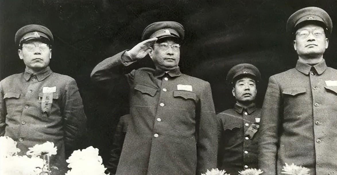 52年一名弹道专家被判死刑，陈赓亲自求情，毛主席：你去请示恩来
1952年11月