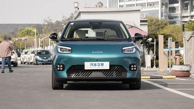 埃安AIONUT698万起！撞色悬浮车顶，跟海豚星愿抢地盘行不行？
