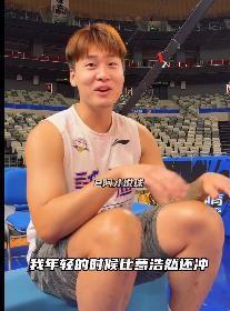 赵睿：葛浩然应该请我吃饭，他能上场打球有我一半功劳。赵睿在接受采访时半开玩笑的说