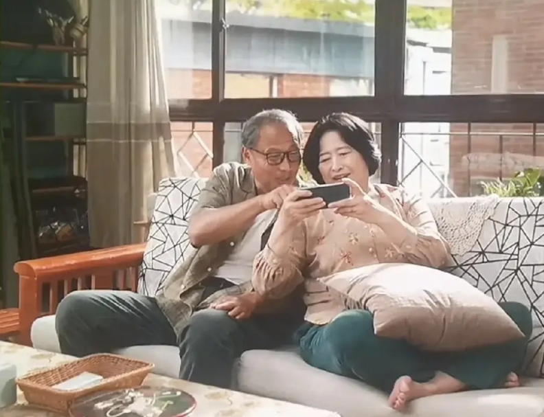 《我的后半生》大结局，最暖心的一幕是孙宝琴和刘得宝互诉衷肠。
孙宝琴对刘得宝是真
