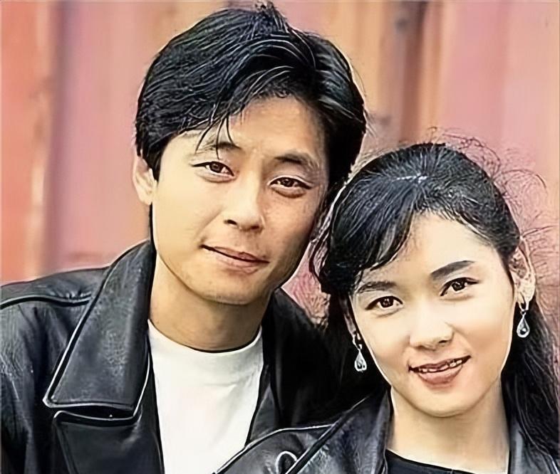 1990年，王杰为了试探女友是否真的爱他，两人吃了一顿50000元的饭后，他对女