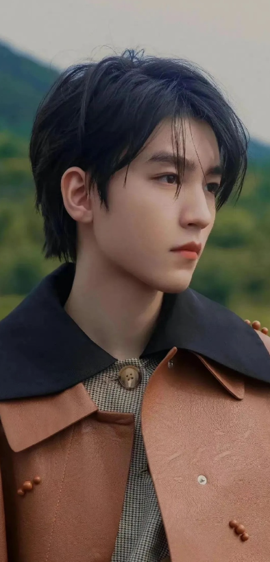 这个大男孩长大了，咋说王俊凯也是时团的祖师哥呀