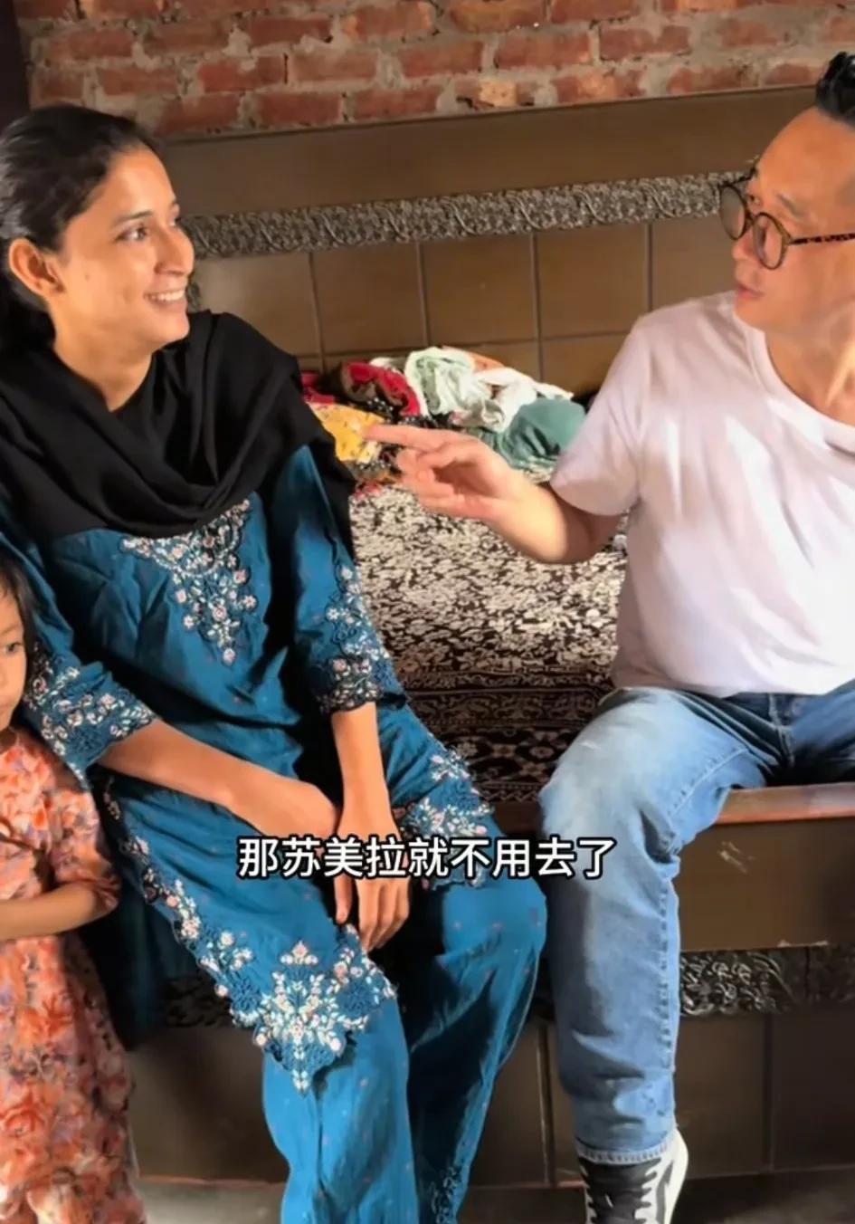 不容易，经过皮衣哥还有李超群他们的不懈努力，现在安娜外婆一家人，对于安娜回国这个