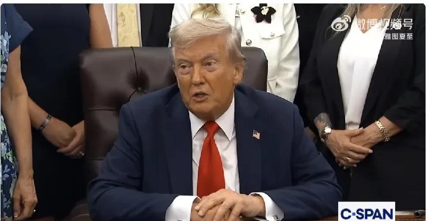 记者：国防部改名，需要国会通过法案吧？
Trump：我们就直接改，我相信国会能同