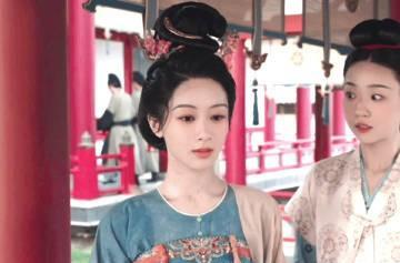 #杨紫演出小说文字般的画面#
不知所措 她的眸子闪过落寞 心里酸酸的
