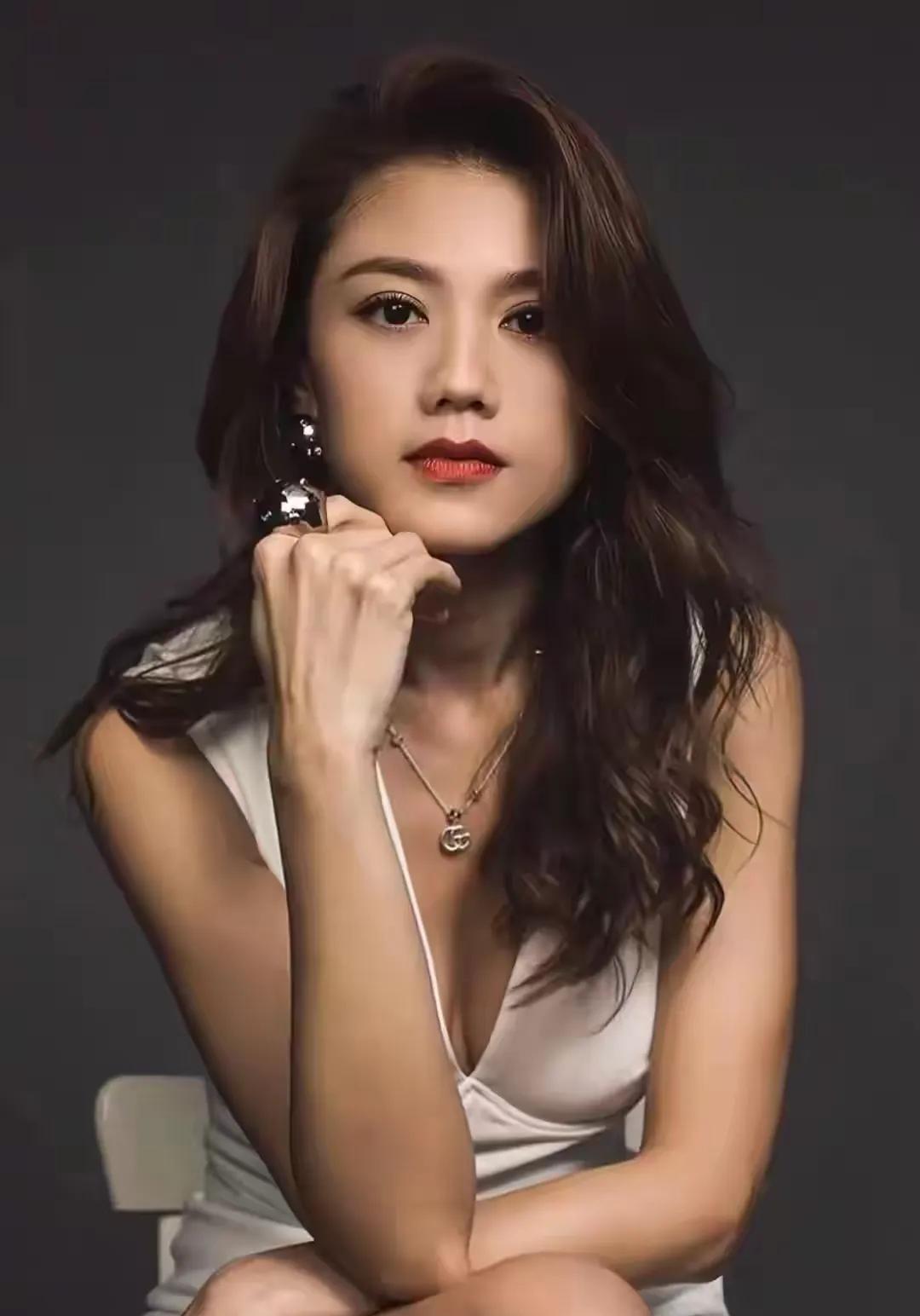 今天自媒体都在刷，
李兆基去世，徐子淇豪门地位不保？
这应该不可能吧！
虽然周秀