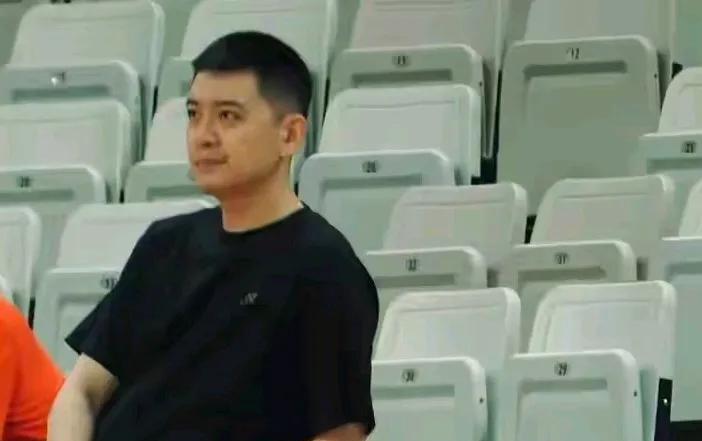 裁判因素、球员因素、主教练因素才是造成辽宁男篮接连两场惨败浙江广厦男篮的主要三大