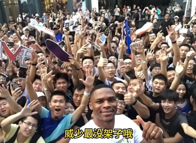 威少真低调啊

著名篮球评论员杨毅近日在一档节目中谈到了威少，他说：“16年在拉