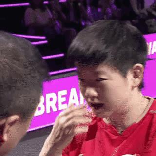日本球迷还有什么话说？大藤沙月连续遮挡发球，都被莎莎零封！
正如莎莎昨天说的，