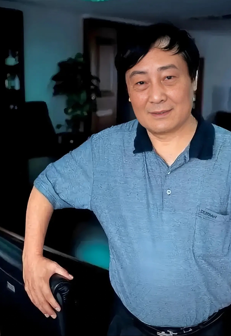 口碑开始反转，同情杜建英和3个孩子的人更多，宗馥莉面临着两难的困境。
宗庆后当初