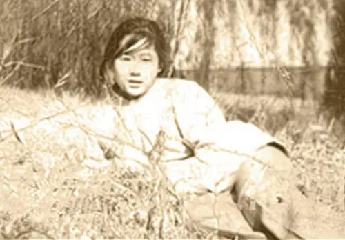 1938年，18岁的刘守玟在战场担任卫生员，杀死两名日本兵后，被一名没有死绝的日