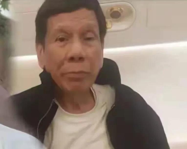 杜特尔特在海牙法院已经被关押快4个月了，整个人瘦的变形了，他的硬汉形象都没有啦！