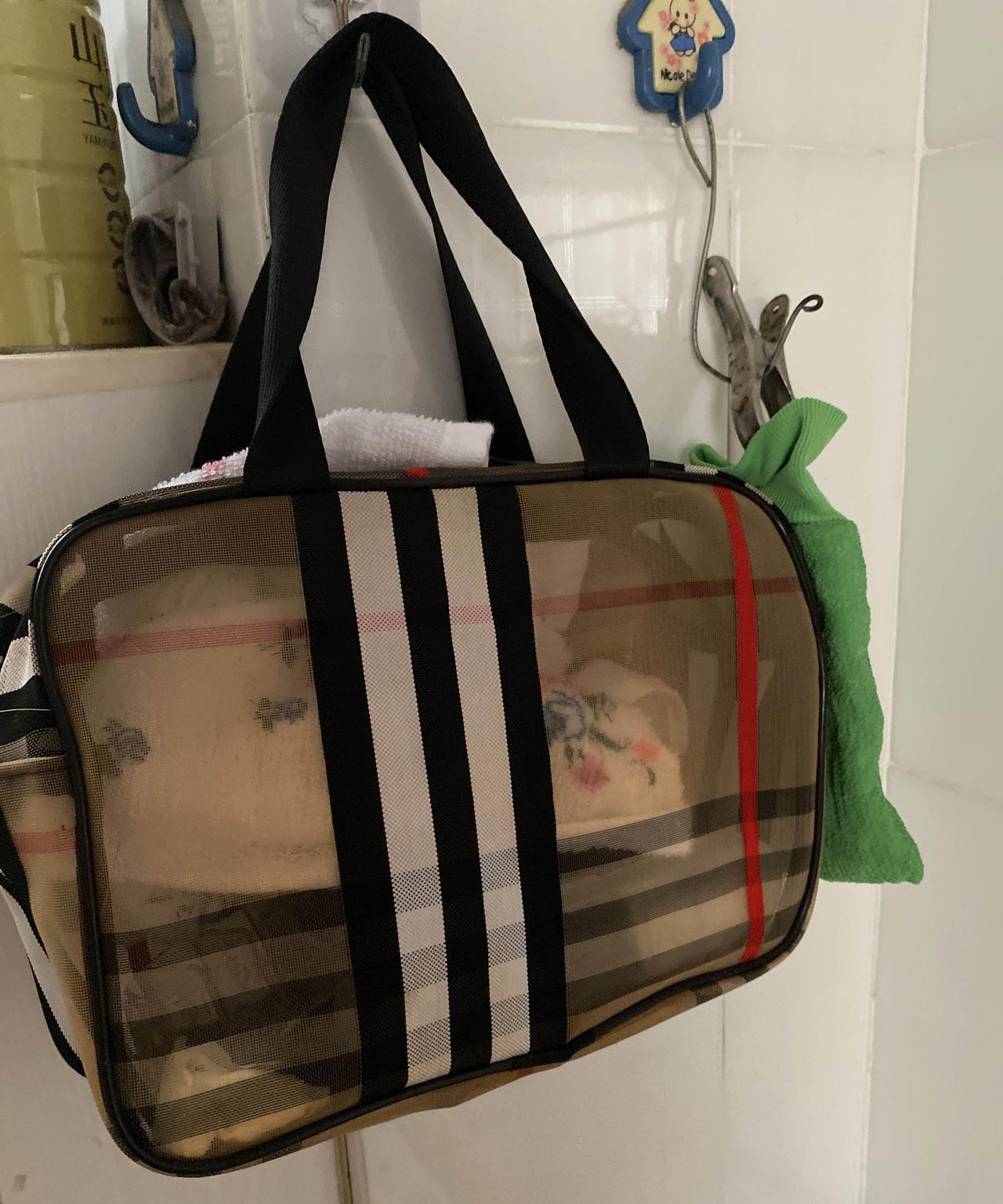 你说现在谁还去澡堂子洗澡呢
老公一大早就联系朋友
说是去澡堂子洗澡
其实就是去喝