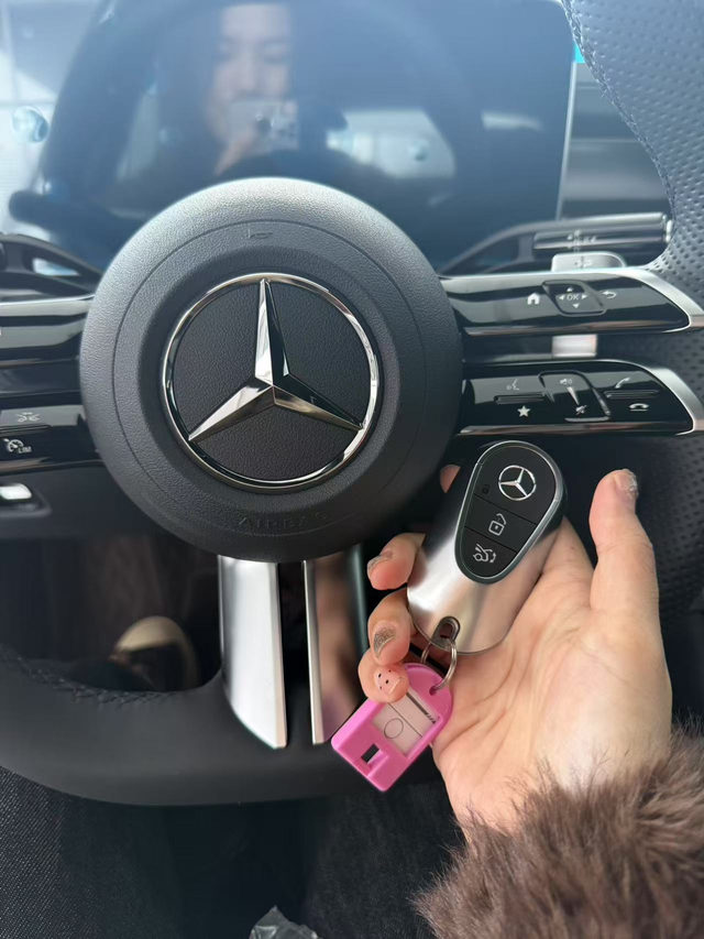 看车订车一天搞定，进来看看有没有买贵
8号早上第一次逛奔驰，看上260l，四儿子