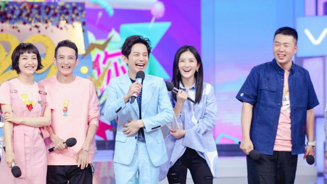 51岁主持人何炅：被保姆起诉，节目停播，婚姻低调，现状令人惊讶