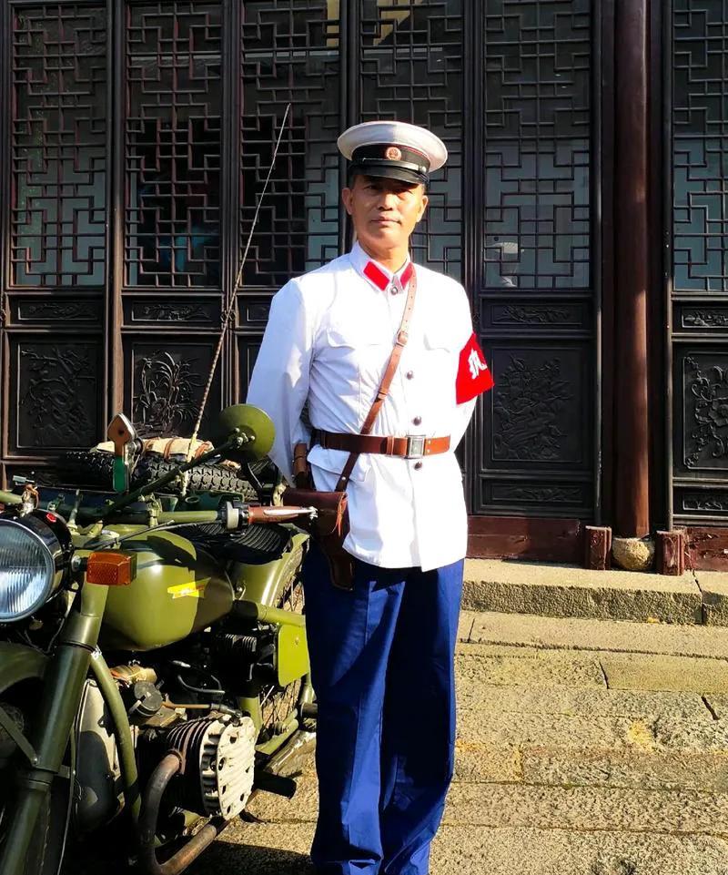 时也命也。一个人的命运好坏和国家政策有着莫大的关联。我们村有一位老公安，称其为老