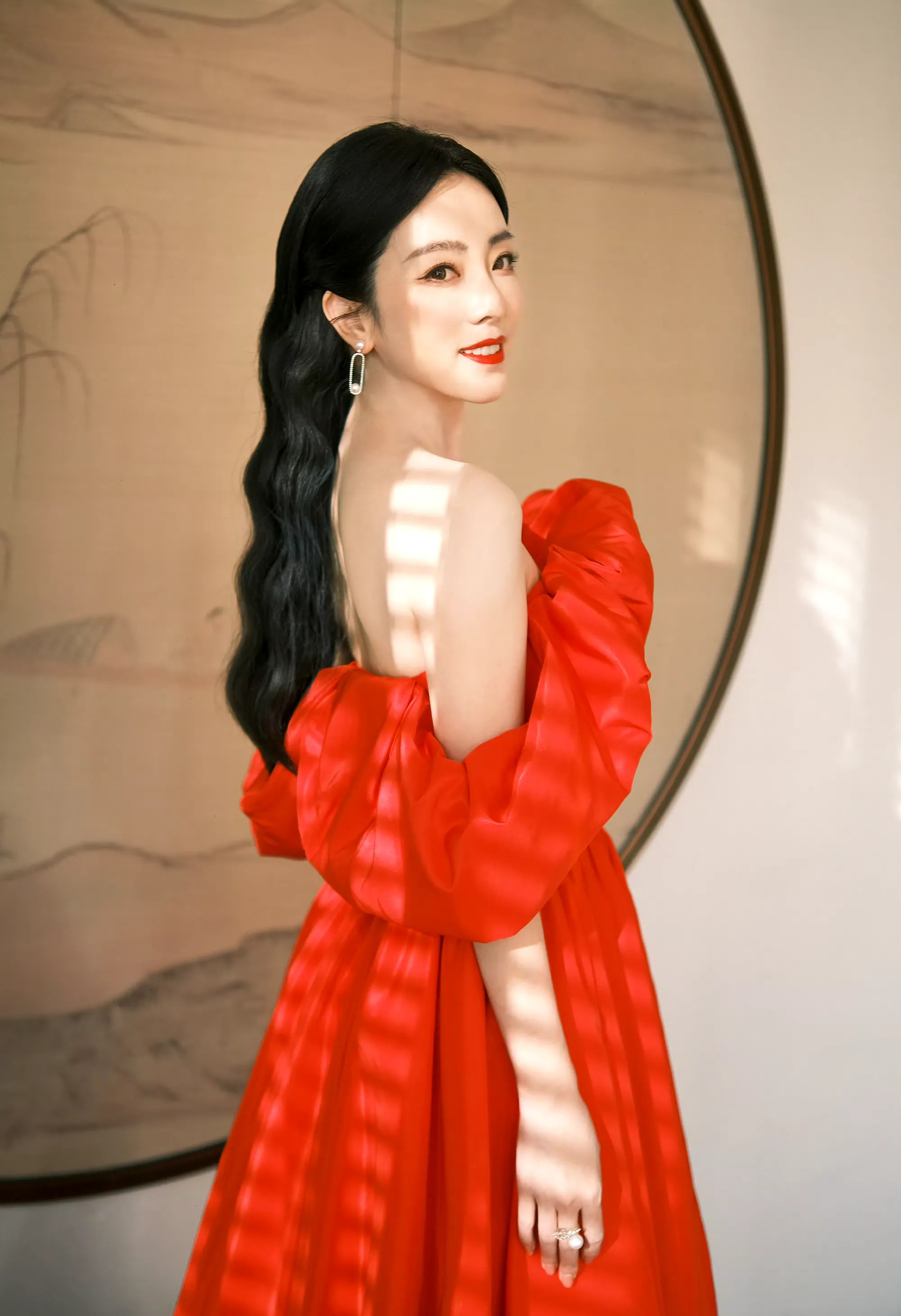 央视最美主持离开创业











你敢信？央视最美女主持，居然为了俩娃