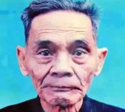 [太阳]1988年，在台湾潜伏42年的地下党利用假身份回到了大陆。到家后，他才知