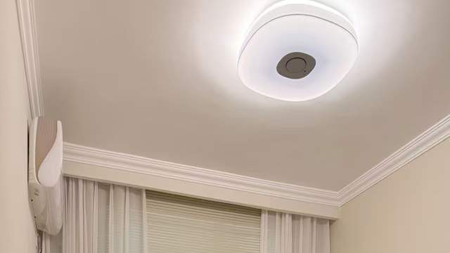 孩子写作业总揉眼、坐不住？可能是灯“伤”了眼睛！6个“为什么”帮家长选对全光谱护眼灯