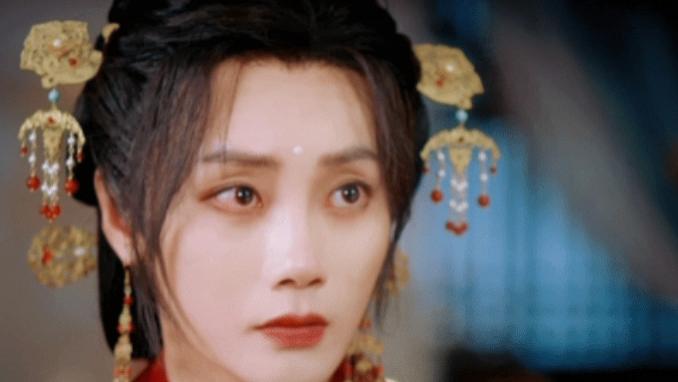 男儿身披女儿裳刚柔并济！抬眼瞬间 惊艳众人，他撕掉性别刻板印象