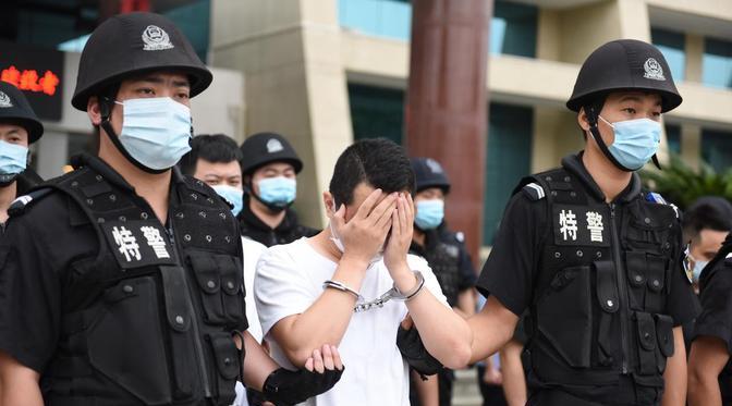 中国稀土机密遭泄密！副总经理收51万美元后叛国，网友怒斥：判太轻！
稀土这玩意儿