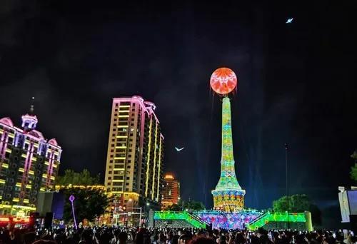 内容独具匠心，文化魅力尽显。滨江光影秀不仅在视觉呈现上极具创意，在内容编排上也独