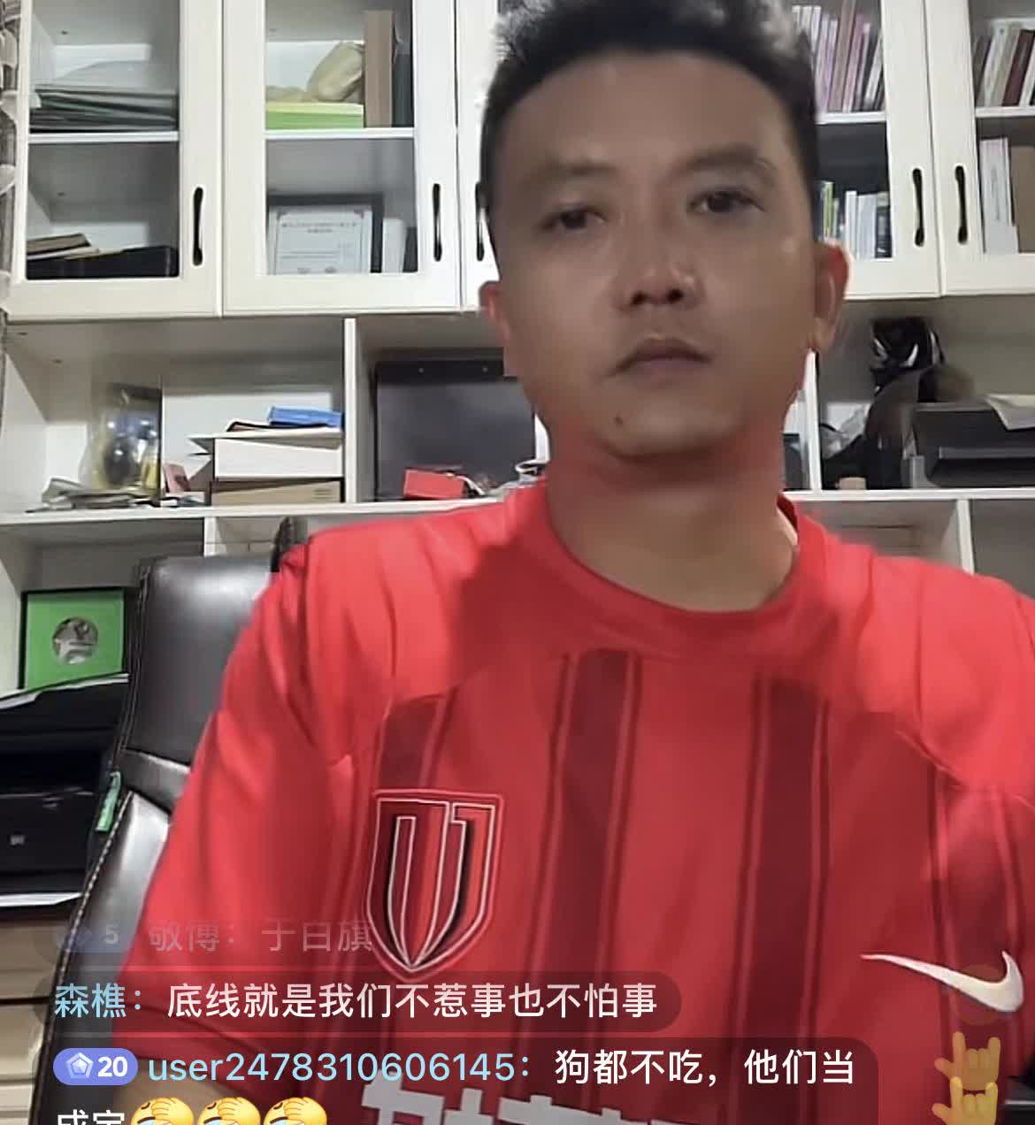 成都蓉城知名球迷七哥怒斥了部分天津津门虎球迷。七哥认为球场內骂球员也是正常的事。