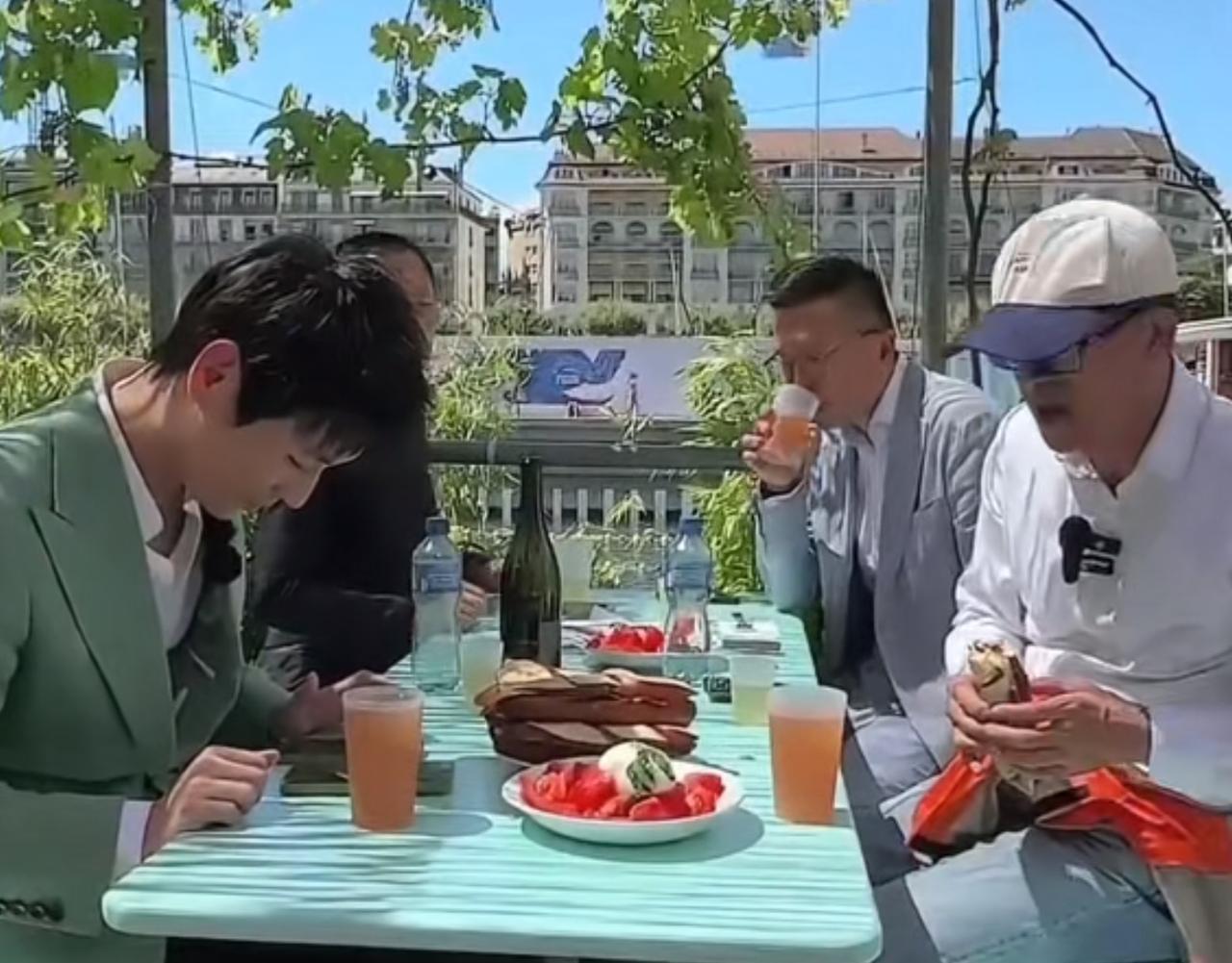 这一次的瑞士之行真的是难为俞老师了，在国外每一件事都只有自己亲力亲为的。
   