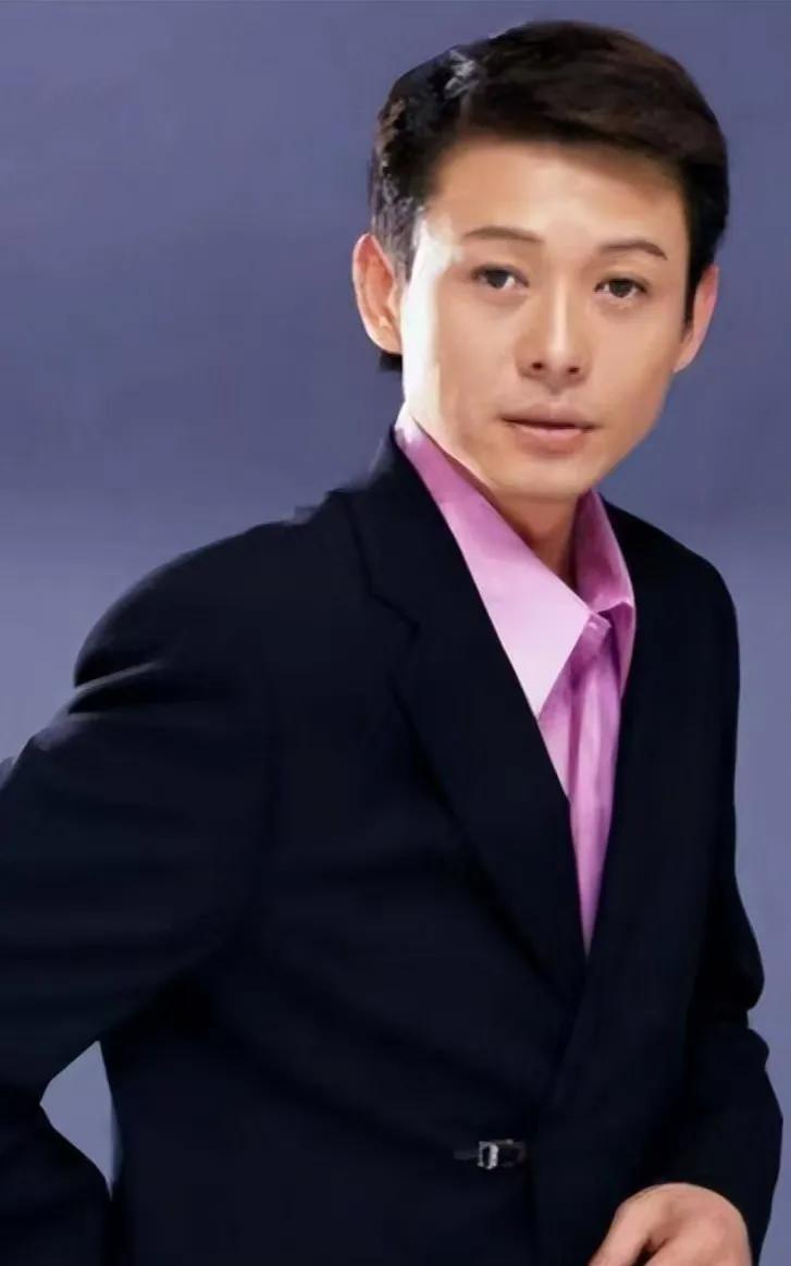 程前，1963 年 出生于北京，中国内地主持人、演员、导演。他主持过《正大综艺》