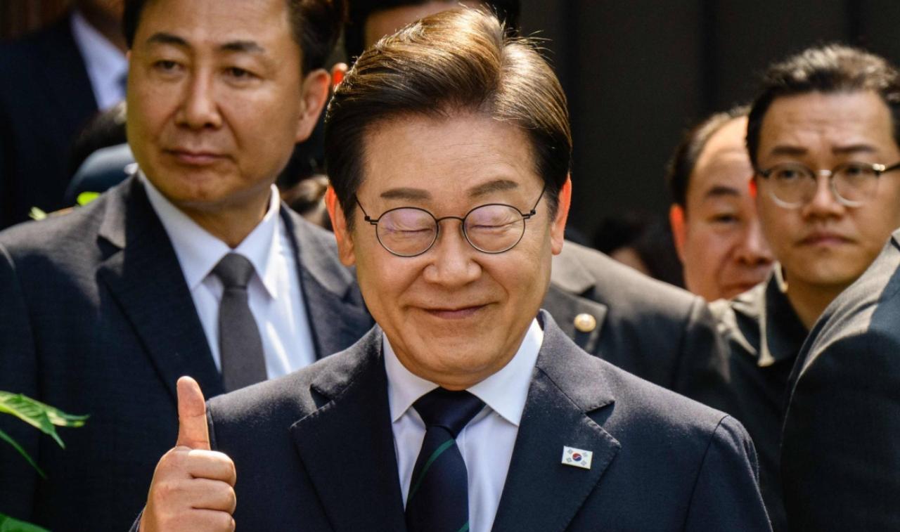 韩国媒体深夜发布：李在明当选总统。
尽管金文洙得到的朴槿惠、李明博的站台，还有美