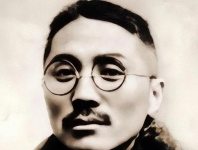 1932年，戴笠获知王亚樵在上海的住址后，带着特务破门而入。戴笠走进卧室，发现被
