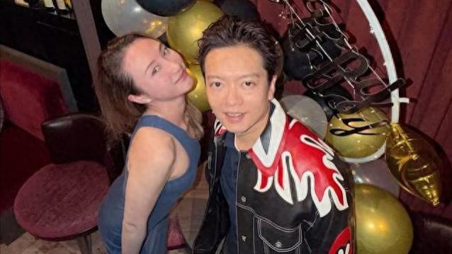 何超云参加男闺蜜生日会，与胡须男传新恋情，帅哥消防男友疑出局