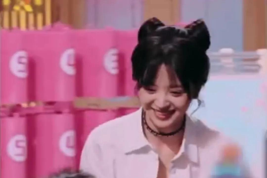 #田曦薇这波是小猫本猫吧！#
田曦薇这状态真的把“活泼小猫”演活了！[抓狂R]