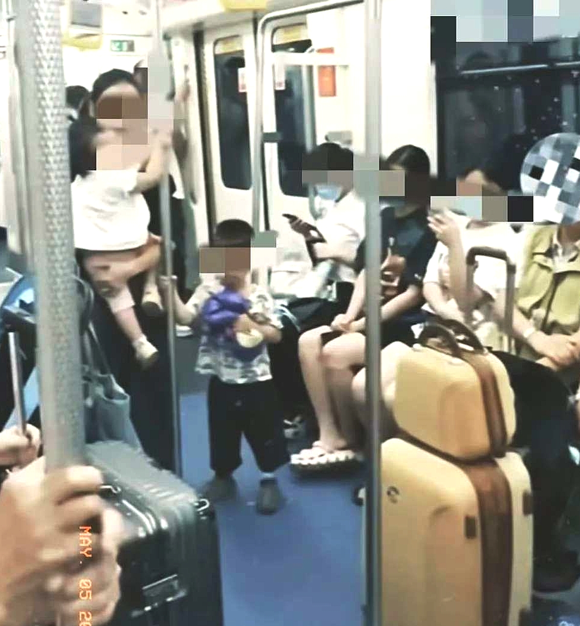 咱不道德绑架，就想问问你们，如果是你，你会让座吗？