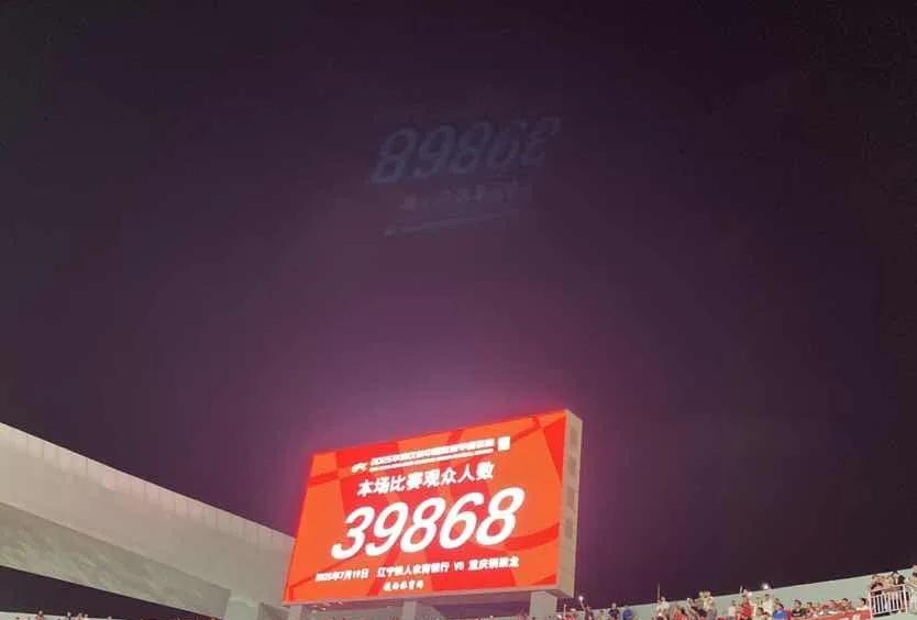 中甲这人气，很厉害了……
上周六中甲第17轮，辽宁铁人主场4比2力克重庆铜梁龙。
