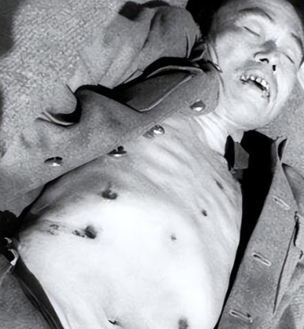 1949年，不可一世的邱清泉被击毙，据参谋长李汉萍回忆：他被击毙前就已经疯掉了，